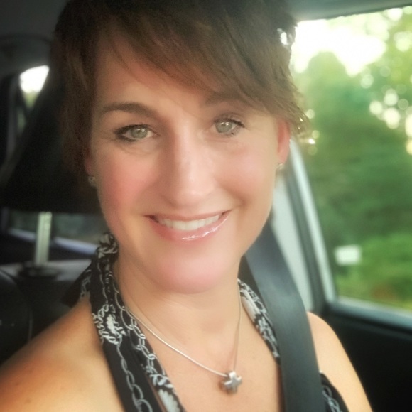 Meet your Posher, Carly - Picture 2 of 3